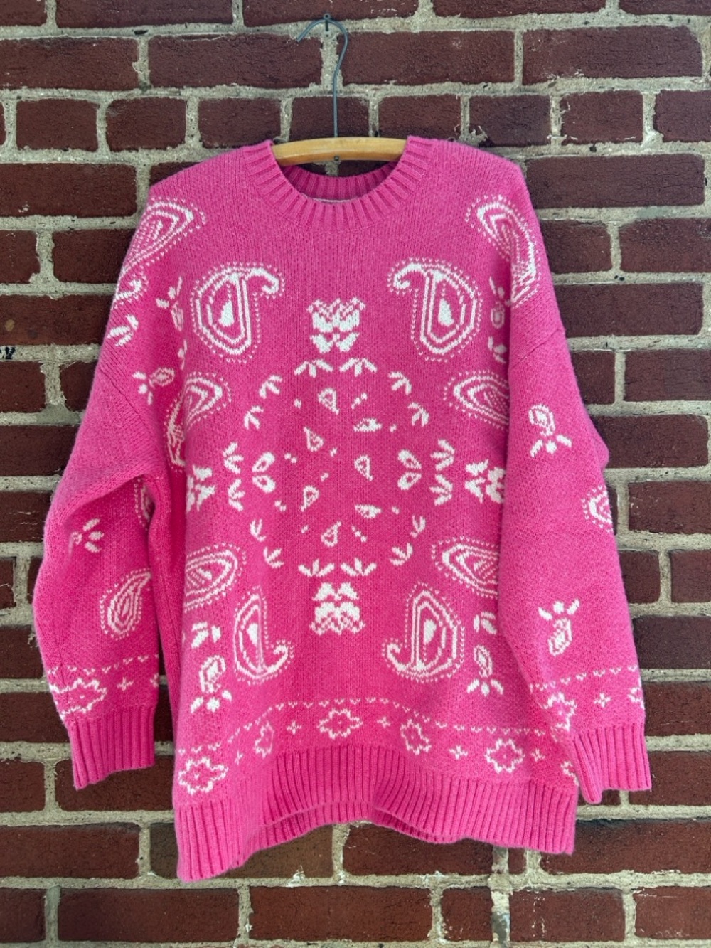 American Eagle Outfitters Pink Paisley-Style oversize Crewneck Sweater